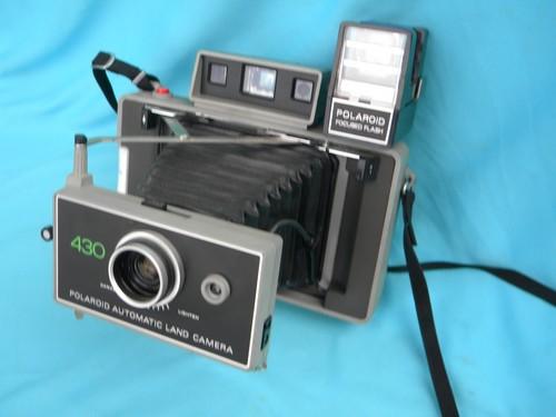 photo of retro 1970s Polaroid 430 automatic land camera w/case flash, bulbs+ #2