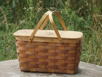 catalog photo of retro 50s 60s vintage picnic hamper, splint basket w/ wood lid