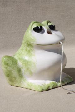 catalog photo of retro ceramic string holder frog to hold ball of twine and scissors spectacles, vintage Babbacombe pottery