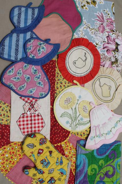 photo of retro kitchen linens lot, vintage cloth pot holders w/ flowers, sunbonnet sue etc. #1