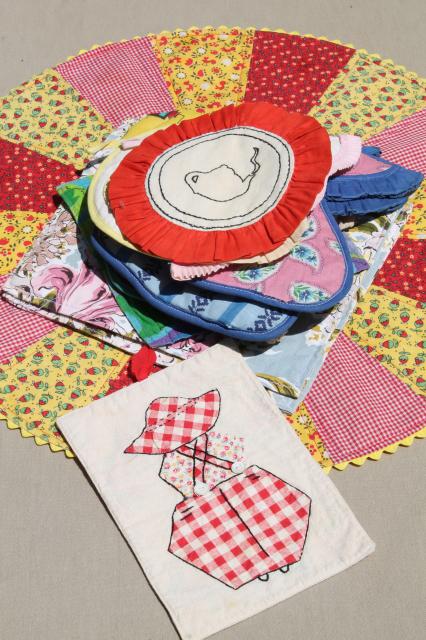 photo of retro kitchen linens lot, vintage cloth pot holders w/ flowers, sunbonnet sue etc. #2