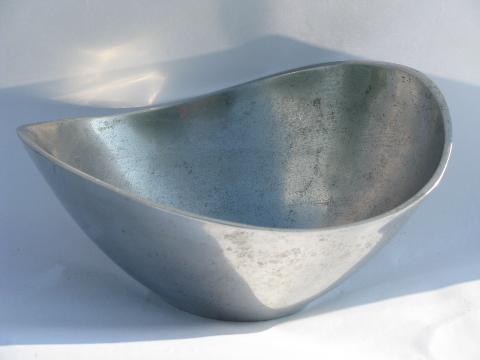 photo of retro mod freeform pewter bowl, vintage pewtertown metal, signed Mann #1