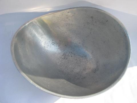 photo of retro mod freeform pewter bowl, vintage pewtertown metal, signed Mann #2