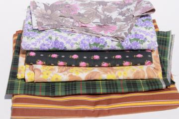 catalog photo of retro prints, stripes, plaid fabrics, lot of vintage cotton & cotton blend fabric