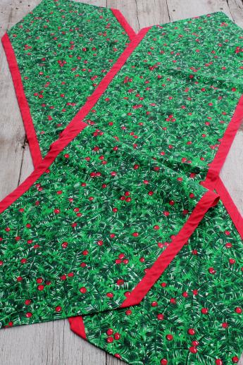 photo of retro vintage Christmas table runners, red & green holly print holiday fabric #1