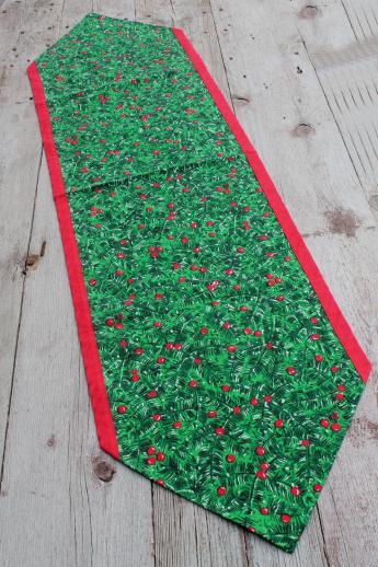 photo of retro vintage Christmas table runners, red & green holly print holiday fabric #2