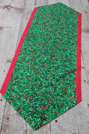 photo of retro vintage Christmas table runners, red & green holly print holiday fabric #4