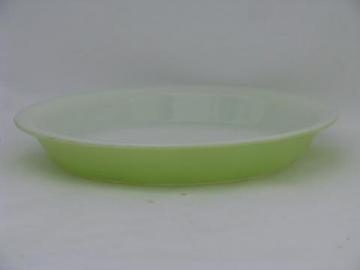 catalog photo of retro vintage Pyrex lime green pie plate, kitchen glass pie pan