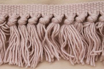 catalog photo of retro vintage upholstery / decorator trim, chunky yarn tassels fringe natural beige color