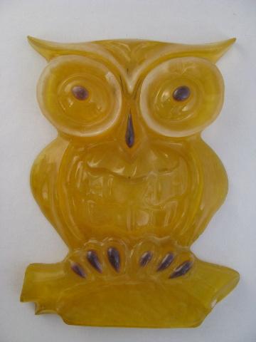 photo of retro yellow lucite owl, 60s-70s vintage wall plaque #1