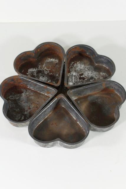 photo of ring of hearts primitive old farmhouse kitchen baking pan, round wreath shape #1