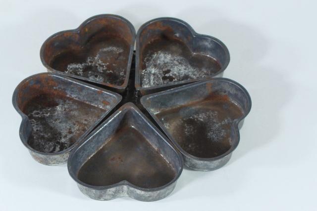 photo of ring of hearts primitive old farmhouse kitchen baking pan, round wreath shape #2