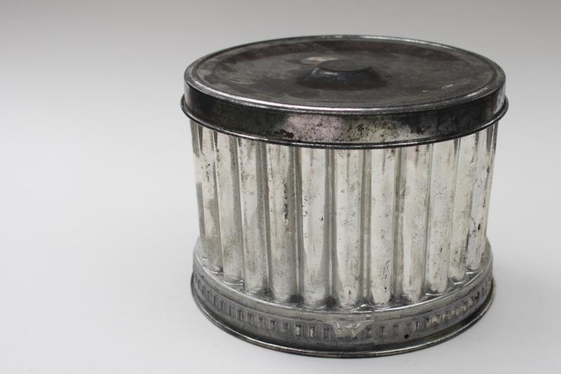 photo of round fluted tinned steel cake or steamed pudding mold w/ cover, vintage kitchenware #5