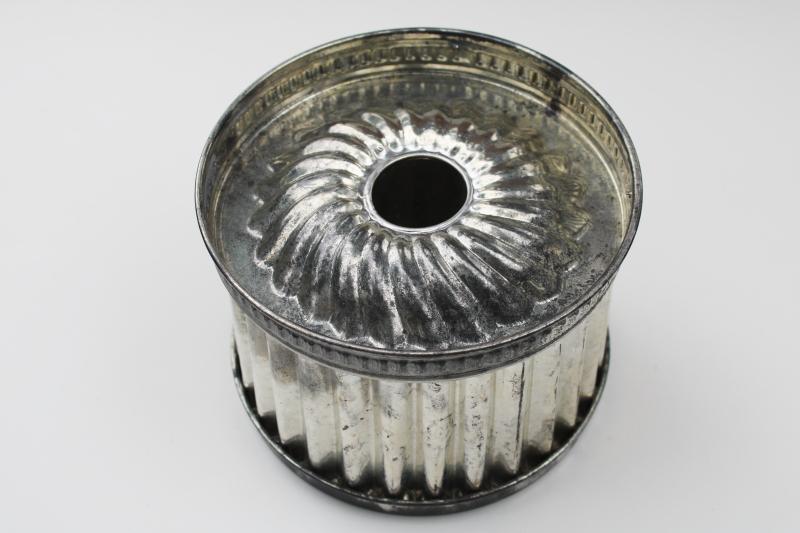 photo of round fluted tinned steel cake or steamed pudding mold w/ cover, vintage kitchenware #6