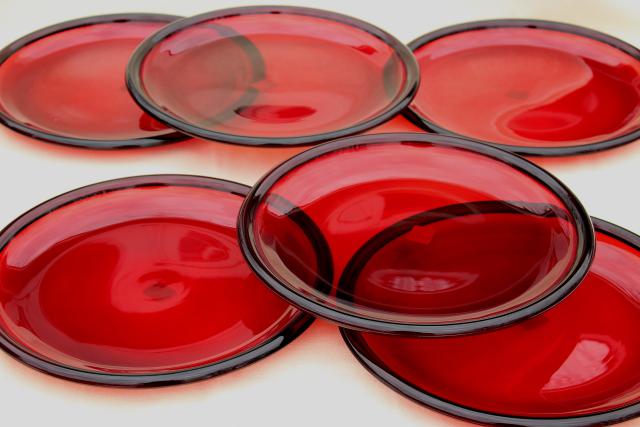 photo of ruby red glass dinner buffet plates, Arcoroc Cocoon pattern w/ Crate & Barrel label #1