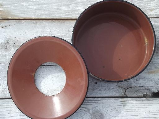 photo of rust red antique enamelware spittoon w/ primitive old enamel pan shape #3