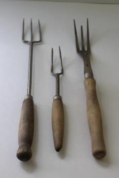 catalog photo of rustic old toasting forks & unusual meat fork, antique vintage kitchen utensils