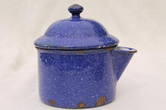 photo of rustic vintage blue spatter enamelware camp cooking pot, one cup tiny teapot mug w/ lid #3