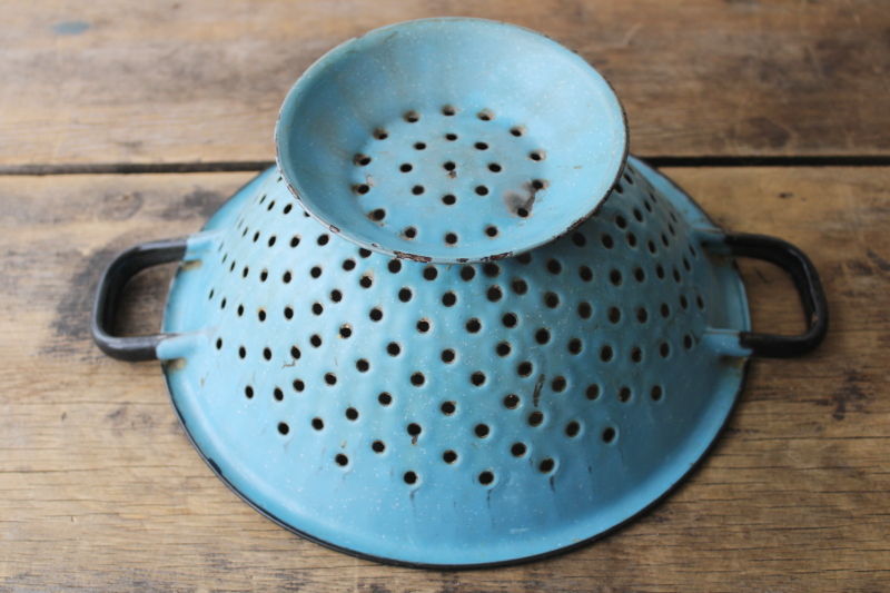 photo of rustic vintage enamelware colander bowl / strainer, old farmhouse primitive  #3