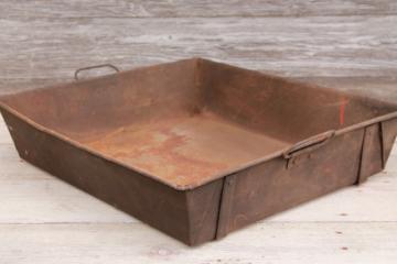 catalog photo of rustic vintage heavy steel pan w/ tray handles, antique steampunk industrial decor