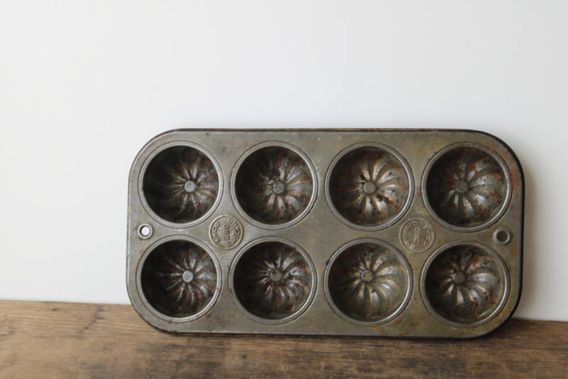 photo of rusty crusty vintage Ekco 880 muffin pan, fluted mini bundt cake cupcake mold  #1