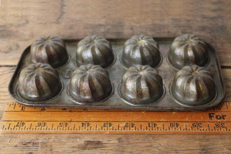 photo of rusty crusty vintage Ekco 880 muffin pan, fluted mini bundt cake cupcake mold  #4