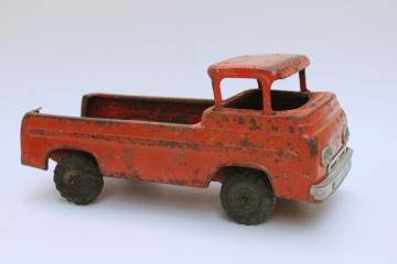 rusty crusty vintage Nylint metal toy truck, mid century vintage Ford farm truck worn old red paint 