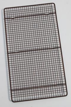 catalog photo of rusty old antique wire cooling rack, primitive vintage kitchen tool photo prop