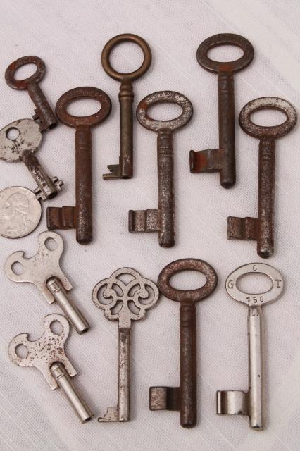 photo of rusty vintage skeleton keys & clock keys, fancy antique metal key lot #1