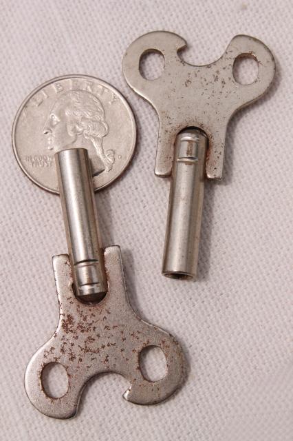 photo of rusty vintage skeleton keys & clock keys, fancy antique metal key lot #6