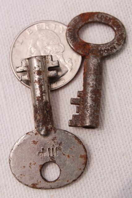 photo of rusty vintage skeleton keys & clock keys, fancy antique metal key lot #7