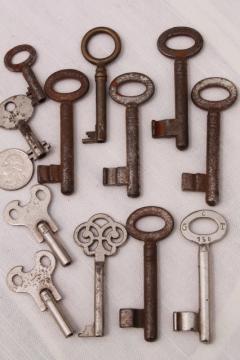 catalog photo of rusty vintage skeleton keys & clock keys, fancy antique metal key lot