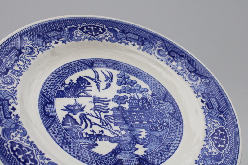 photo of set of 8 USA Royal china blue willow pattern dinner plates, vintage transferware  #4