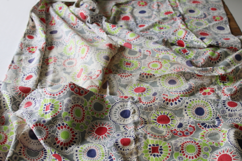 photo of shabby faded vintage cotton feed sack fabric, sunburst daisies lime navy blue red gray #1