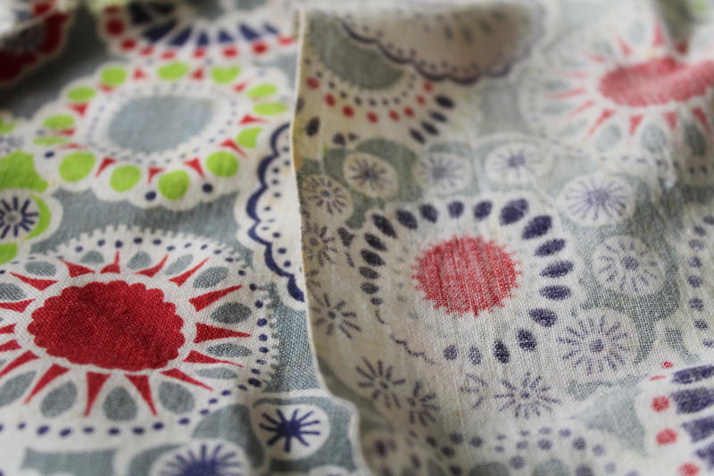 photo of shabby faded vintage cotton feed sack fabric, sunburst daisies lime navy blue red gray  #5