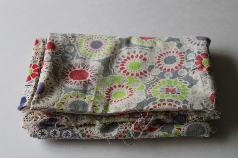 photo of shabby faded vintage cotton feed sack fabric, sunburst daisies lime navy blue red gray  #7