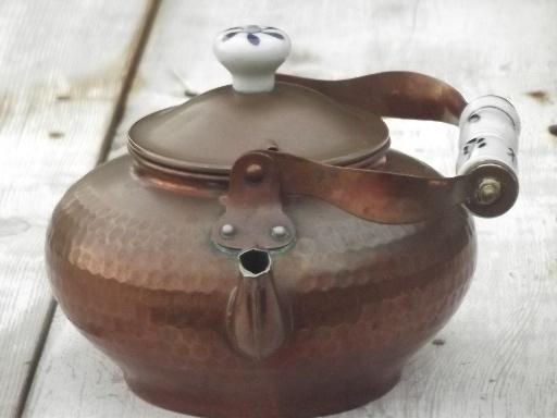photo of shabby old copper teakettle, tea kettle pot w/ blue & white china handle #3