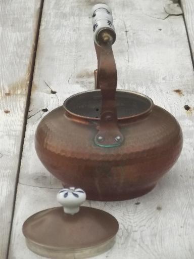 photo of shabby old copper teakettle, tea kettle pot w/ blue & white china handle #5