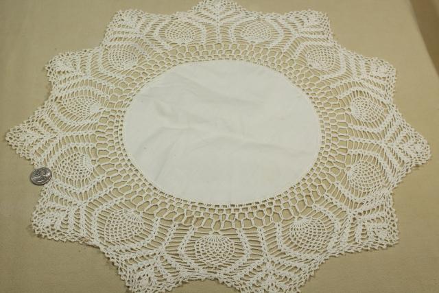 photo of shabby vintage doily lot, lace trimmed linen table mats & centerpieces w/ crochet edgings #4