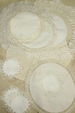 catalog photo of shabby vintage doily lot, lace trimmed linen table mats & centerpieces w/ crochet edgings