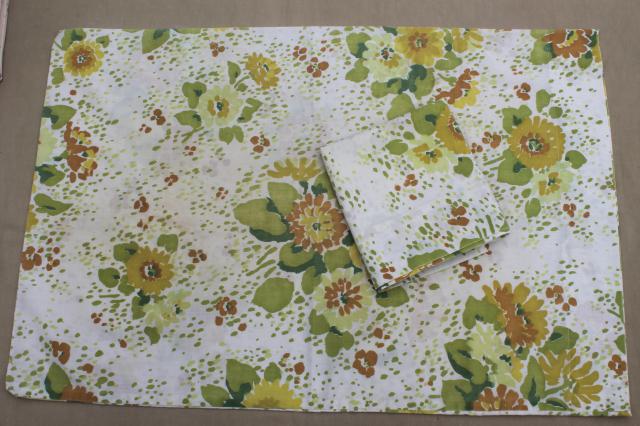 photo of shabby vintage pillowcases lot, floral print fabric or embroidered pillowcases w/ crochet lace #5