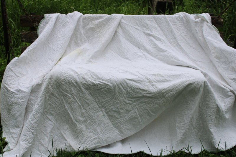 photo of shabby worn antique patchwork quilt, hand stitched dresden plate pattern old cotton prints 1930s vintage  #8