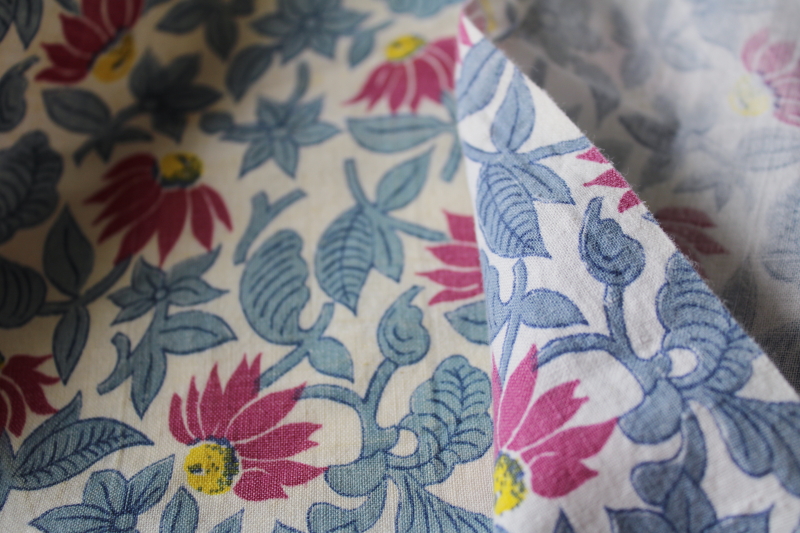 photo of shabby yellowed vintage cotton feed sack fabric, floral print plum daisies w/ blue  #2