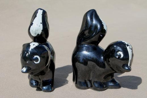 photo of skunk S&P set, vintage hand-painted ceramic skunks salt & pepper shakers #1