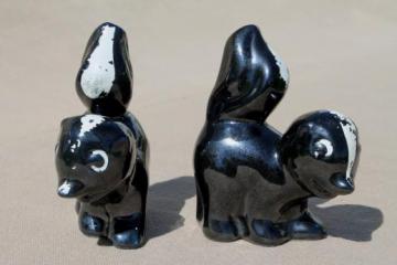 catalog photo of skunk S&P set, vintage hand-painted ceramic skunks salt & pepper shakers