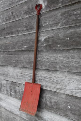 photo of small child's snow shovel, vintage metal shovel w/ wood handle, nice old Christmas decoration #3