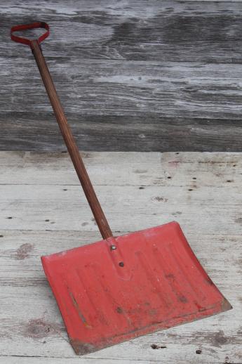 photo of small child's snow shovel, vintage metal shovel w/ wood handle, nice old Christmas decoration #7