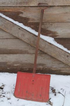 catalog photo of small child's snow shovel, vintage metal shovel w/ wood handle, nice old Christmas decoration