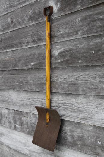 photo of small child's snow shovel, vintage metal shovel w/ wood handle, nice old Christmas decoration #3