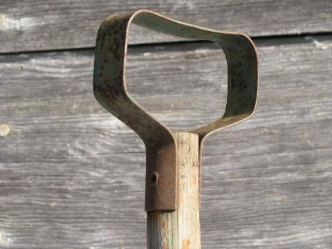 photo of small child's snow shovel, vintage metal w/ wood handle, nice old Christmas decoration #3